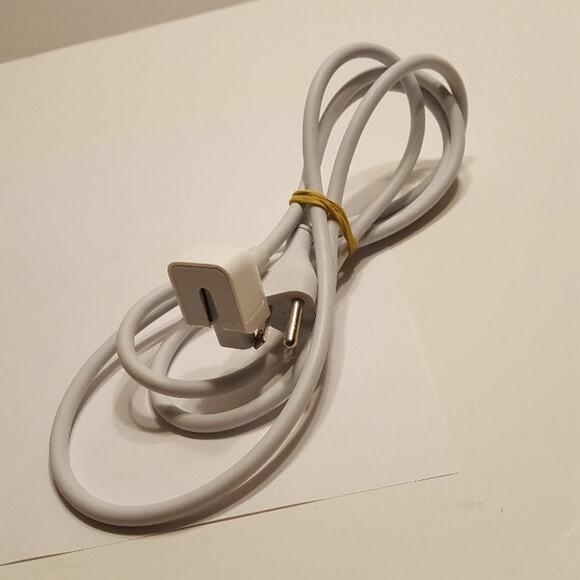 Apple Volex APC7H 2.5A 125V AC Adapter Power Cord MacBook - Picture 1 of 7